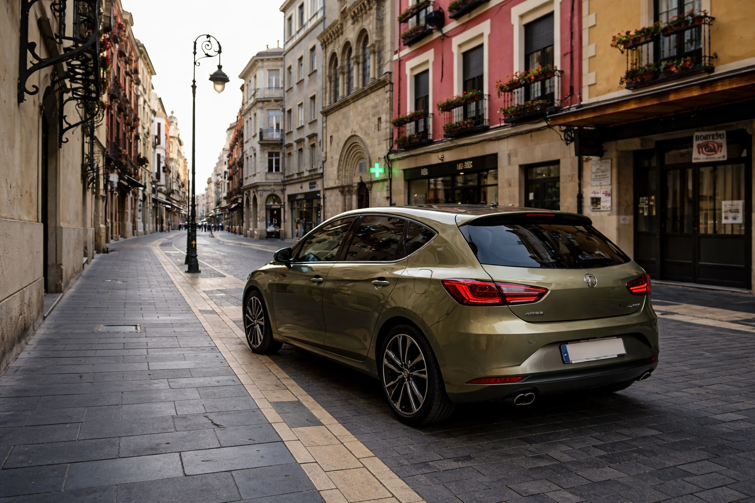 ¿Qué significan los códigos y símbolos grabados en las lunas de tu coche?